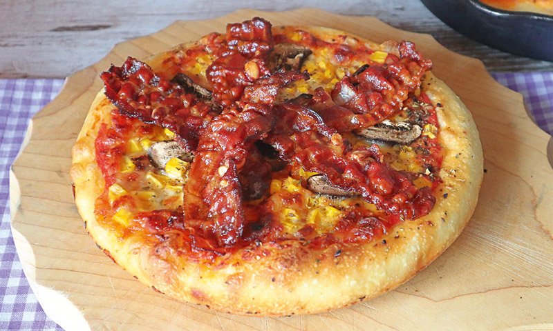 Amerikanische Pfannen-Pizza vom Grill - mipano